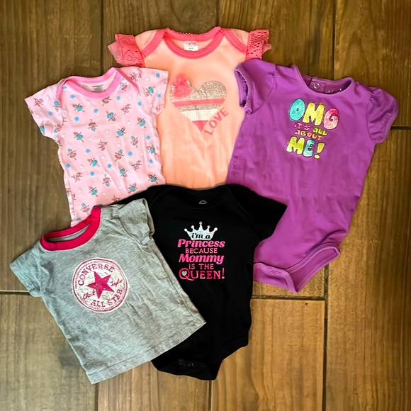 LOT OF INFANT GIRL SHIRTS : SIZE 6-9 MONTHS - Picture 1 of 6